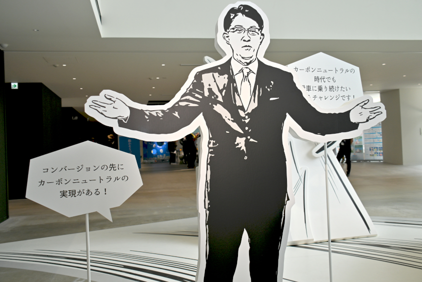 佐藤恒治社長のパネル