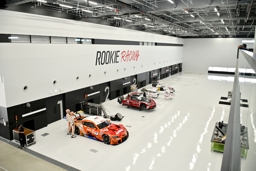 上から見たROOKIE Racingのガレージ