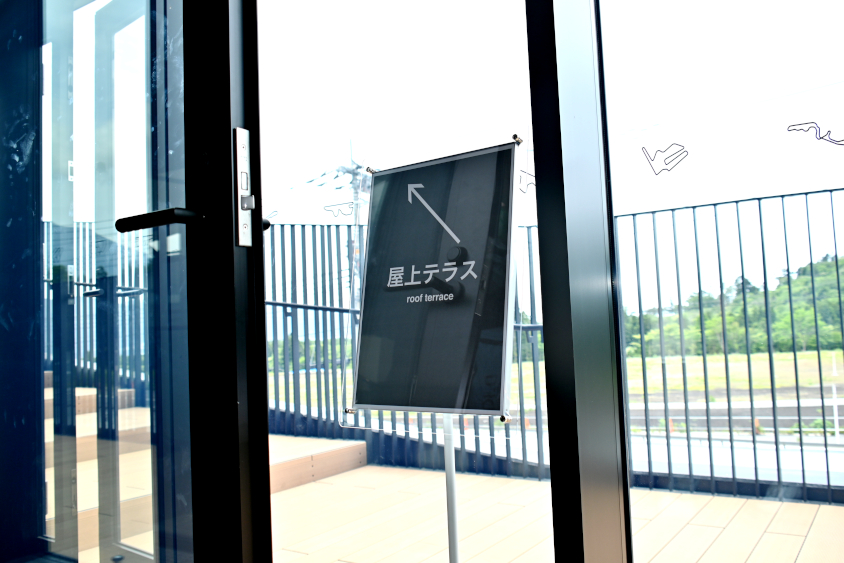屋上テラスへの出入り口　