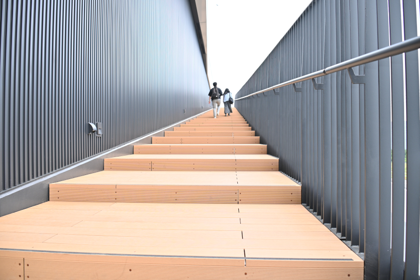 屋上テラスへの階段