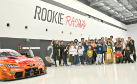 ROOKIE Racingのガレージに可愛い笑顔あふれる！ キッズガレージツアー