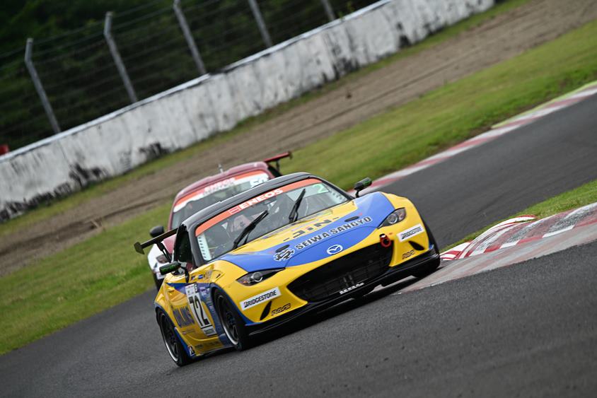 スーパー耐久　72号車日本自動車大学校　(OHLINS Roadster NATS)