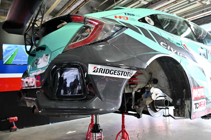 5号車 AI' CIVICのリヤバンパー