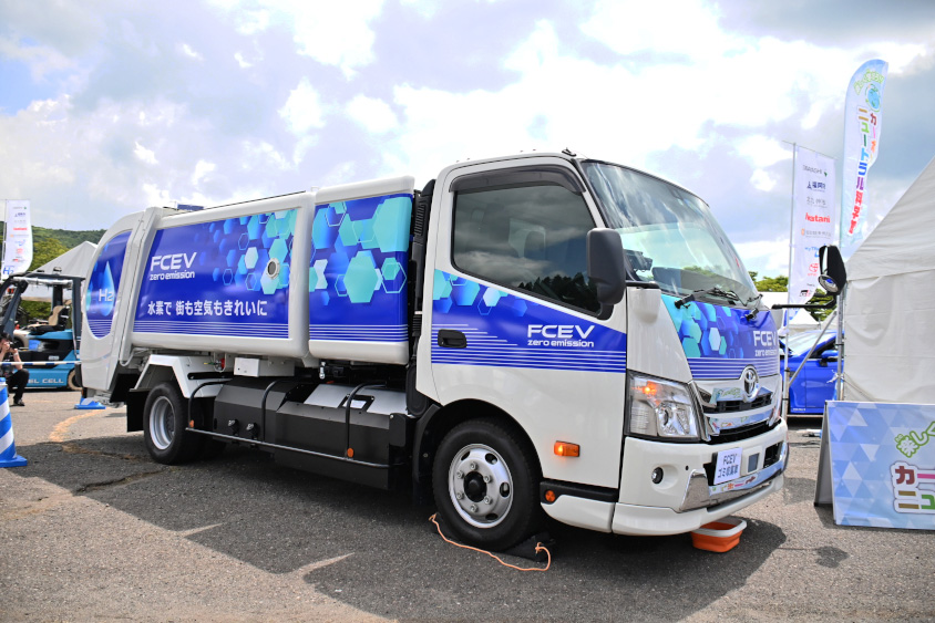 水素を燃料とするFCEVのごみ収集車