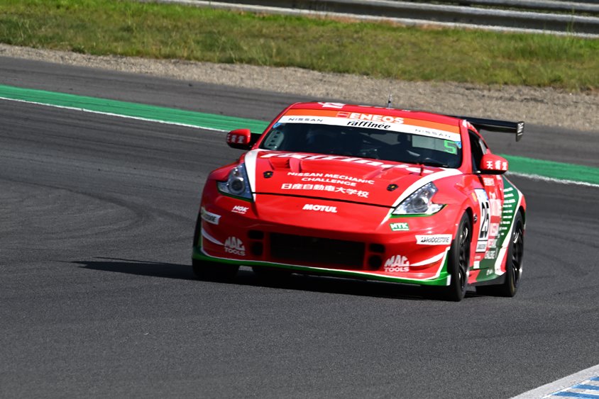 スーパー耐久もてぎ ST-3　1位：25号車、raffinee 日産メカニックチャレンジ Z（山口 智英、松田 次生、佐藤 公哉、藤原 大暉）