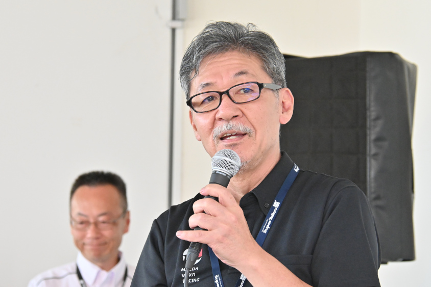 12号車 MAZDA SPIRIT RACING MAZDA3 Bio conceptに乗る前田育夫チーム代表