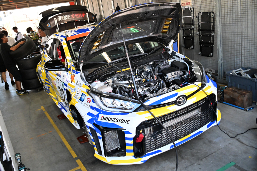 32号車 ORC ROOKIE GR Yaris DAT conceptのエンジンルーム