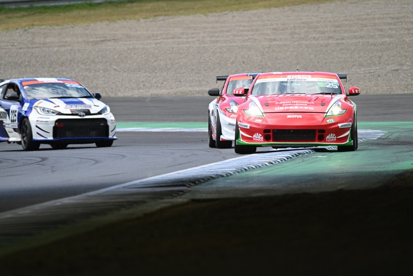 スーパー耐久第5戦 ST-3 優勝 25号車 raffinee 日産メカニックチャレンジ Z