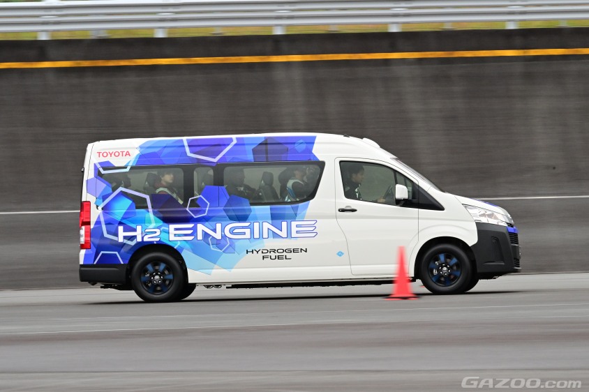 トヨタ　水素エンジンハイエース