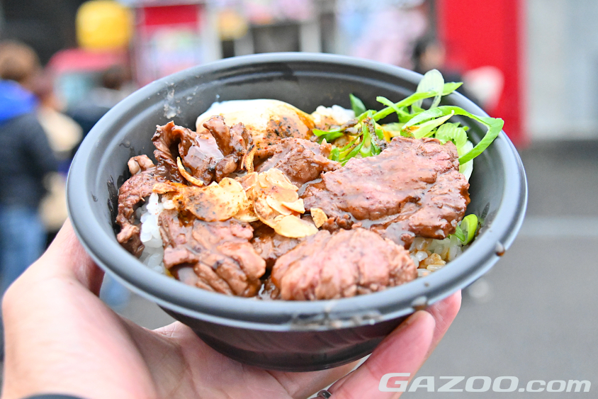 九条ネギと黒七味のハラミ焼肉丼