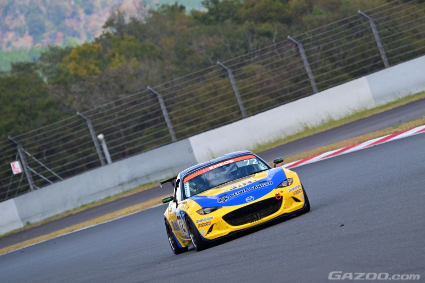 スーパー耐久　72号車　OHLINS Roadster NATS