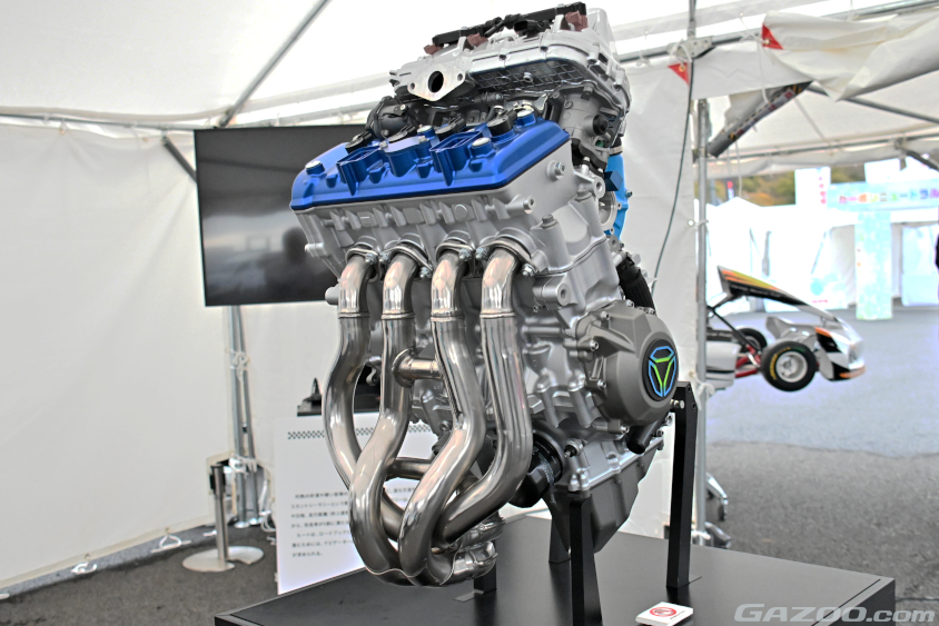 カワサキのH2のエンジンをベースに造られた水素エンジン