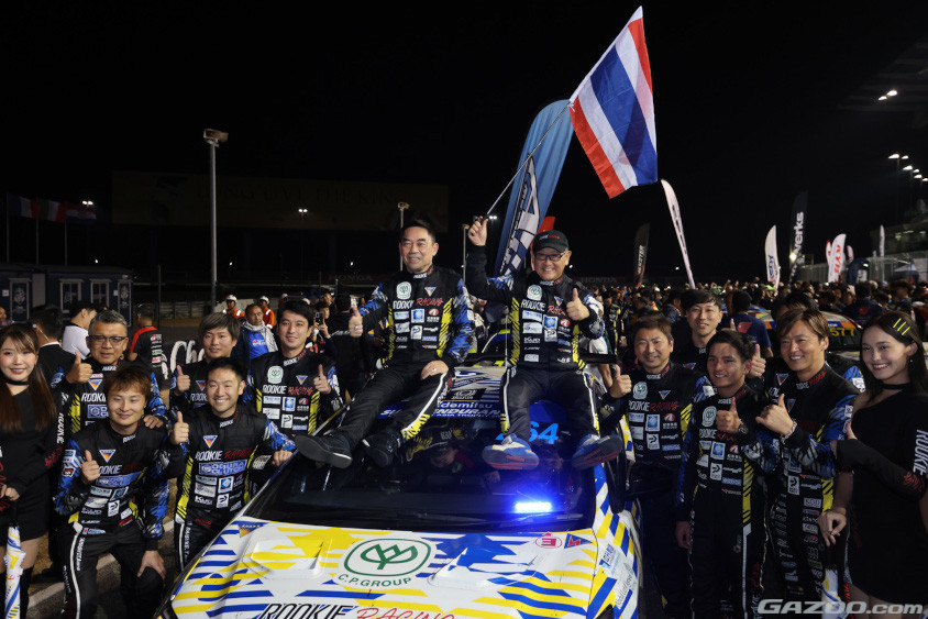 タイ10時間耐久レースでCP ROOKIE PRIUS CNF-HEV GR conceptのステアリングを握ったカチョーン・チャラワノン選手