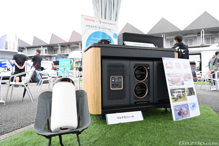 手前にある白い「ポータブル水素カートリッジ」を差し込んで使えるハイドロゲングリルのコンセプトモデル