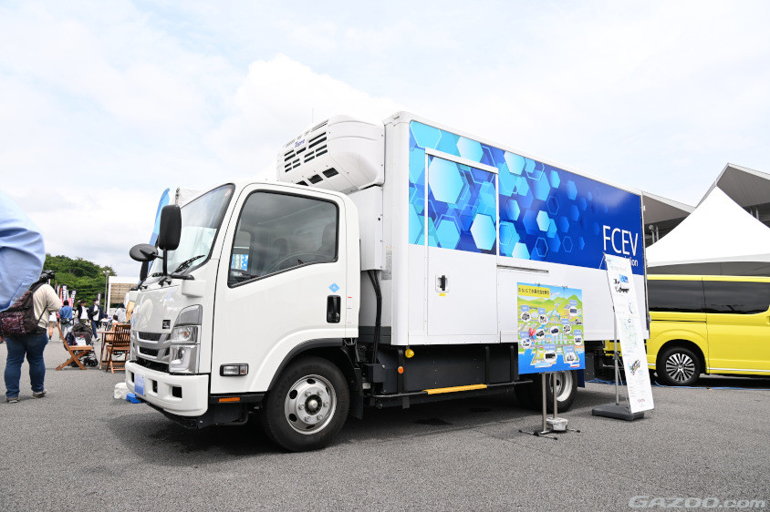 水素を使った燃料電池の「FC小型トラック」