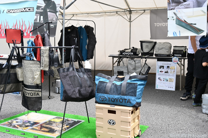 エアバッグとして使われるナイロン基布とシートベルトの端材を活用して作られたトヨタオリジナルのアウトドアプロダクト