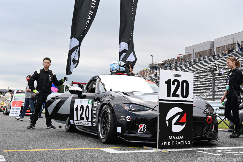 120号車 倶楽部MAZDA SPIRIT RACING　スーパー耐久第2戦富士24時間レースのグリッドにて