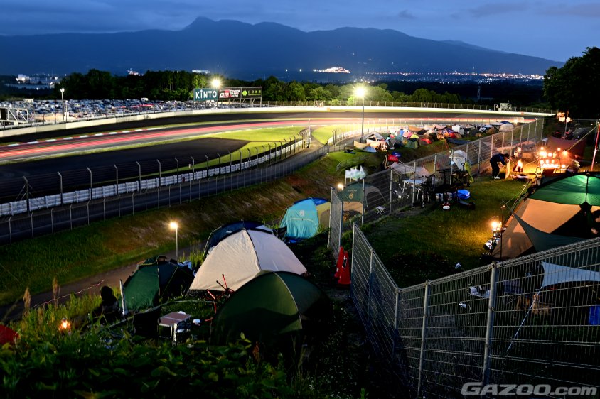 富士24時間耐久　300Rを望む場所でキャンプを楽しむ
