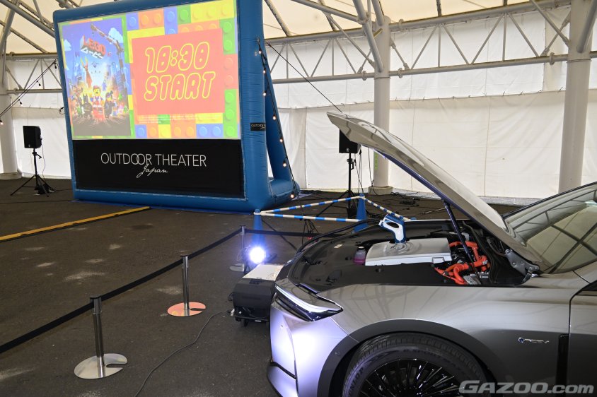 富士24時間耐久　イベント広場で夕方から開催されるスピードウェイシネマの電源は燃料電池車