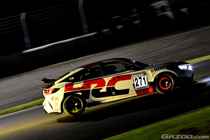 富士24時間耐久　夜間ダンロップコーナでブレーキローターが赤くなる