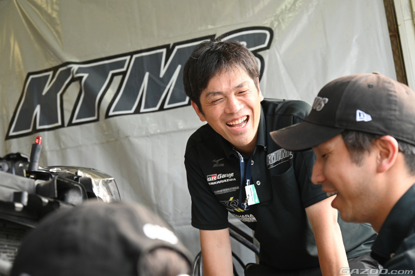 笑顔を見せるKTMSの上田昌宏課長