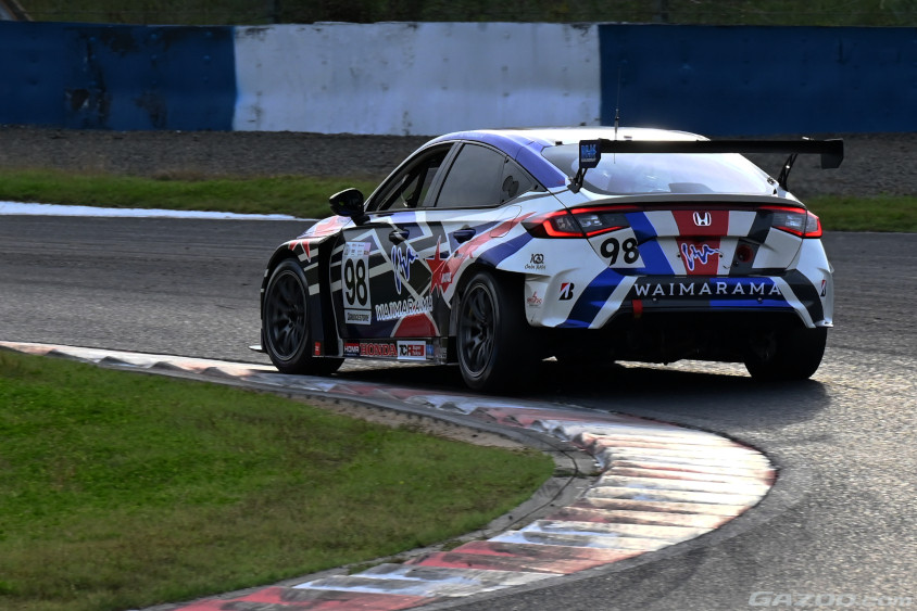 ST-TCRクラス 98号車 Racer ホンダカーズ桶川 CIVIC