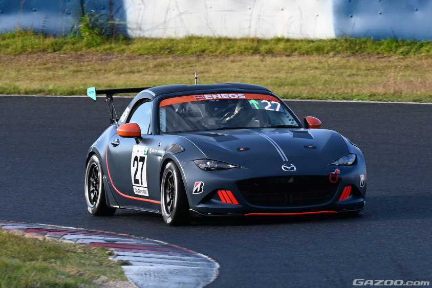 ST-5クラス 27号車 メイプル広島レーシングMAZDAロードスター