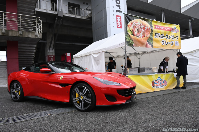 「AYAKA」さんと、東京の表参道で人気の「クレープとエスプレッソと。」がコラボしたブース