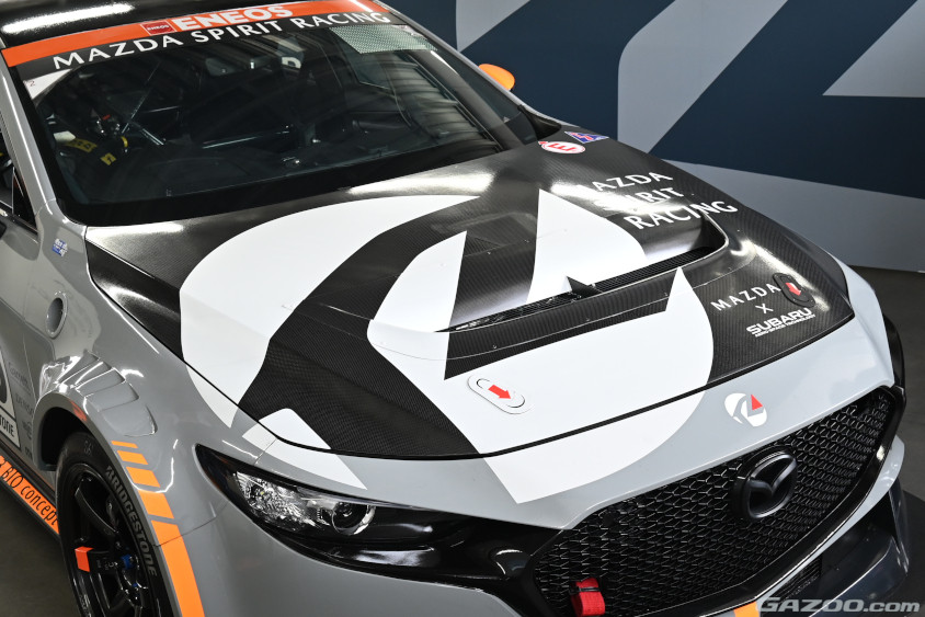 MAZDA SPIRIT RACING MAZDA3 Bio conceptの再生カーボンのボンネット