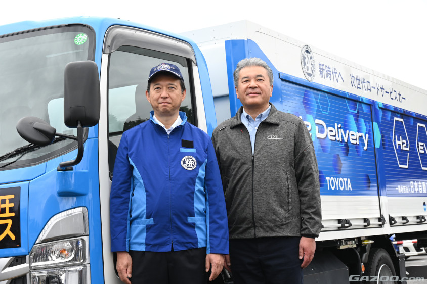 車両解説に先立ち挨拶をしたJAF専務理事の野津真生氏と、トヨタ自動車の副社長でCJPT社長も務める中嶋裕樹氏