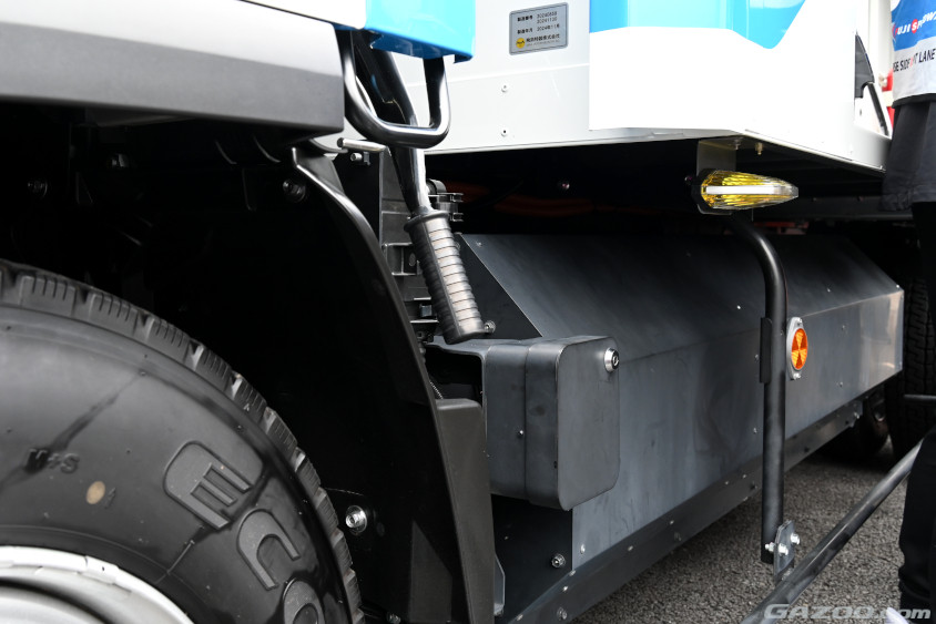 JAFの次世代ロードサービスカーはFCEVで水素タンクは車体下に積まれている