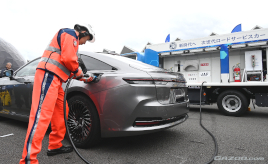 JAFの水素、電気、ロードサービスと1台3役の「次世代ロードサービスカー」が給水素の実証実験へ