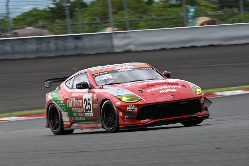 ST-Z 25号車 raffinée日産メカニックチャレンジZ NISMO GT4