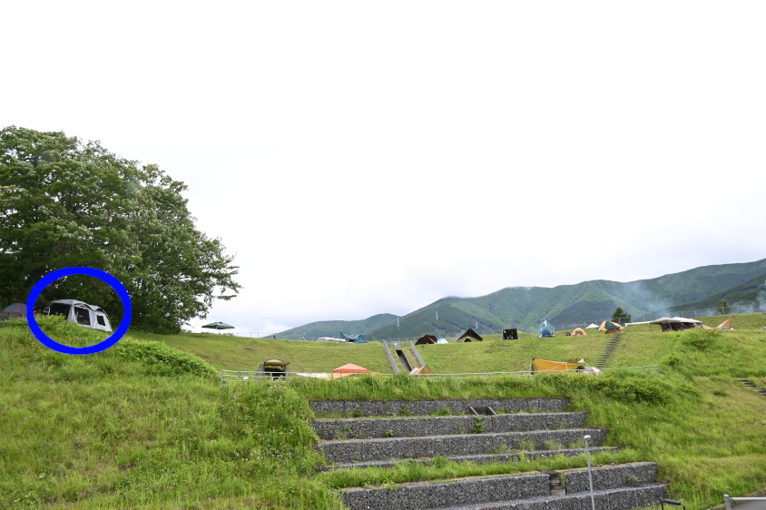 ヘアピンコーナー出口の小高いエリア