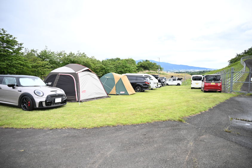 ⑥TGRコーナーの外側