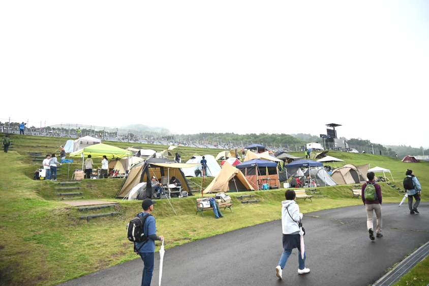 ⑦TGRコーナー内側の有料観戦エリア