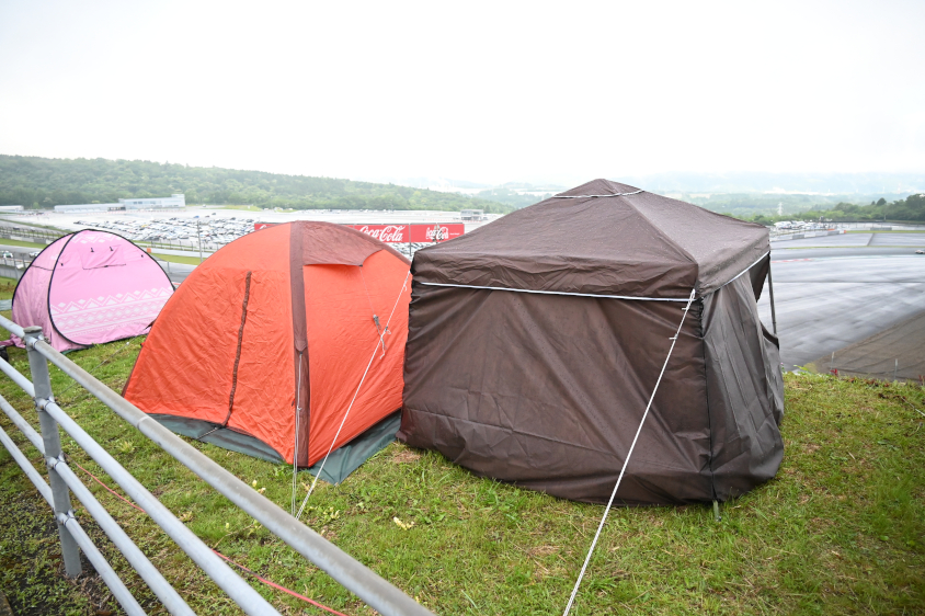 ⑬パドックの入り口前のちょっとしたスペース