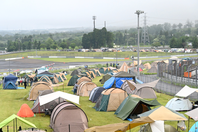 ㉞GRスープラコーナー外側の有料エリア