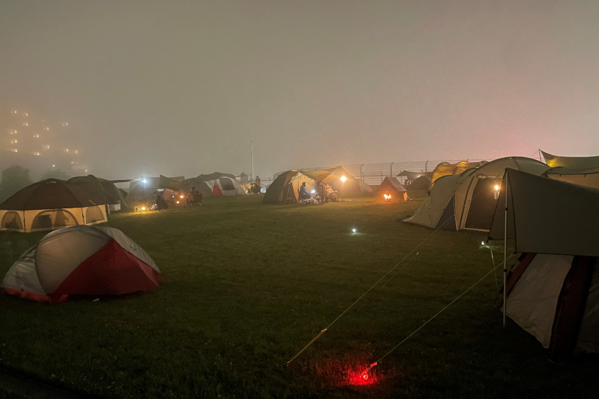 夜は深い霧に覆われ、セーフティカーや赤旗などが出てしまいました