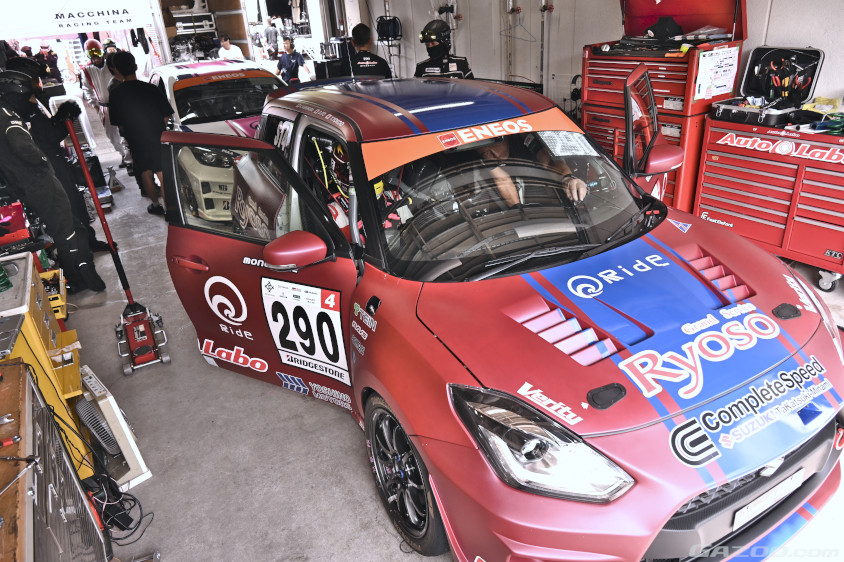 スーパー耐久第5戦オートポリスでのAutoLaboのピット