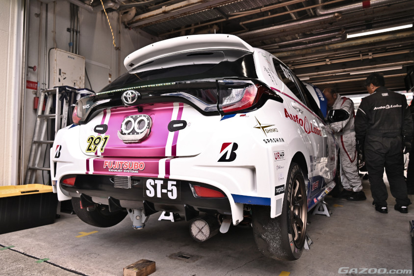 AutoLabo Racing 素ヤリスのリヤ