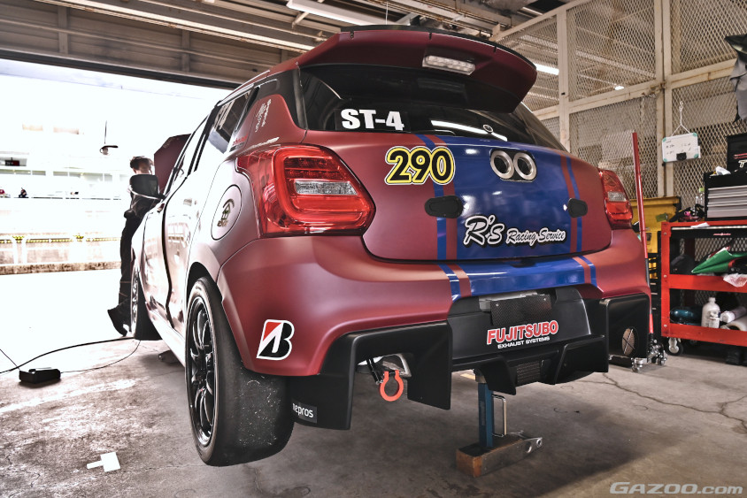 AutoLabo Racingのスイフトスポーツのリヤ