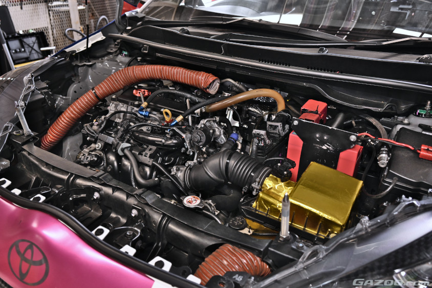 AutoLabo Racingのスイフトスポーツのエンジンルーム