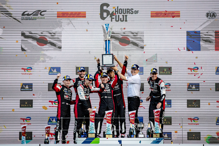 表彰台のTOYOTA GAZOO Racingのドライバー