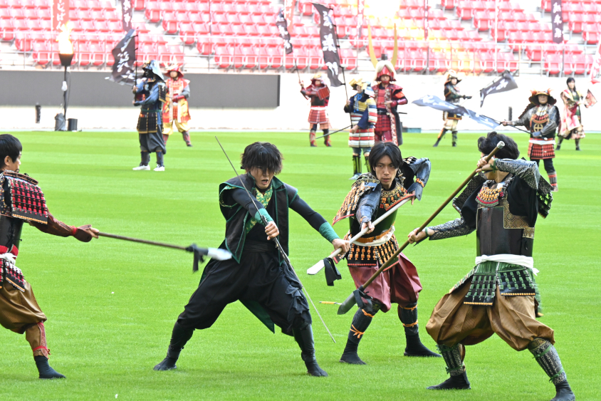 殺陣も披露された（フォーラムエイト・ラリージャパン2022）