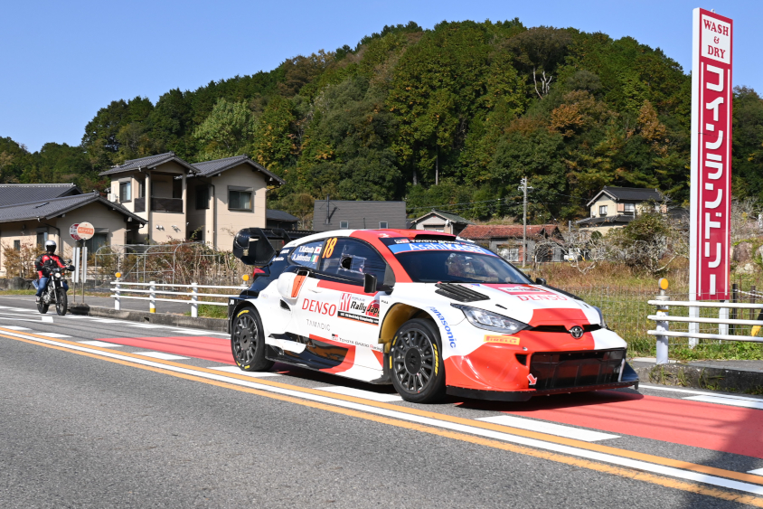 18号車 TOYOTA GAZOO Racingワールドラリーチーム・ネクストジェネレーション 勝田貴元/アーロン・ジョンストン（コインランドリー）