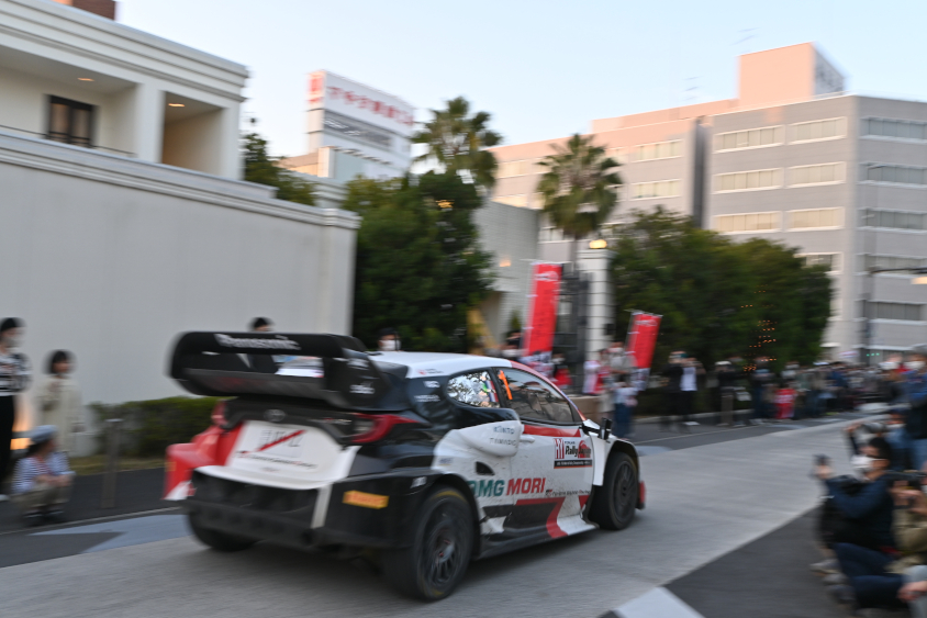 1号車 18号車 TOYOTA GAZOO Racingワールドラリーチーム セバスチャン・オジエ/ベンジャミン・ベイラス（岡崎SS）