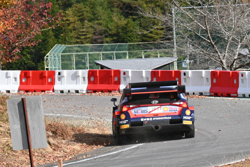 11号車 ヒョンデ・シェル・モビス・ワールドラリーチーム ティエリー・ヌービル/マルティン・ウィダグ