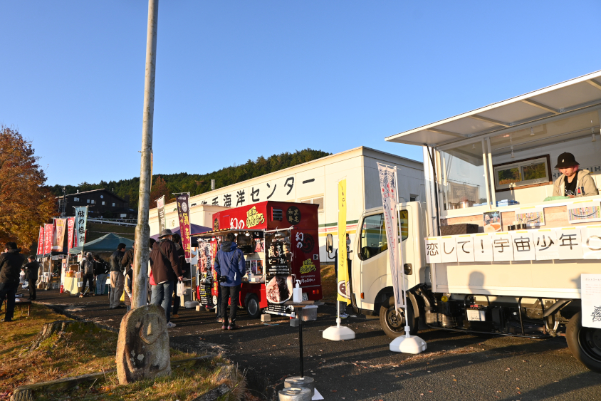 新城うまいもん市場の様子