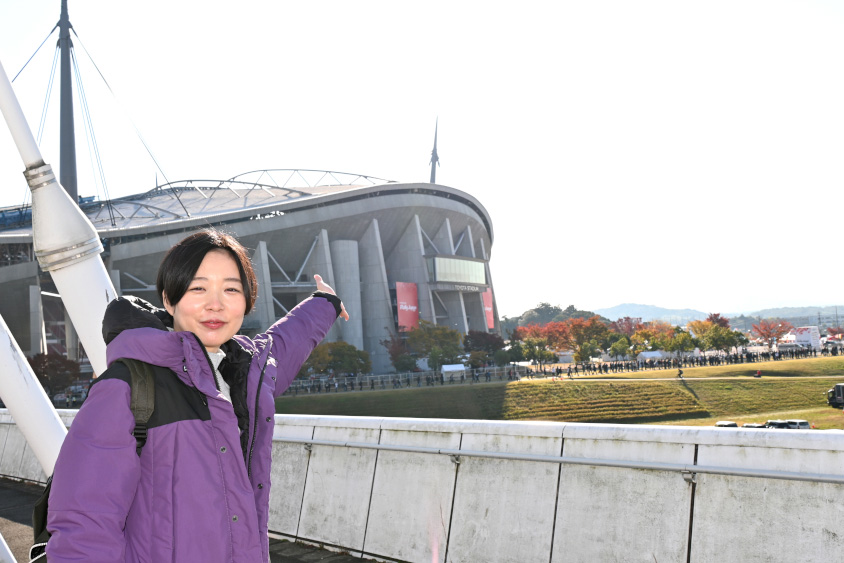 豊田スタジアムと大倉瞳さん